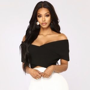 OFF SHOULDER CROP TOP